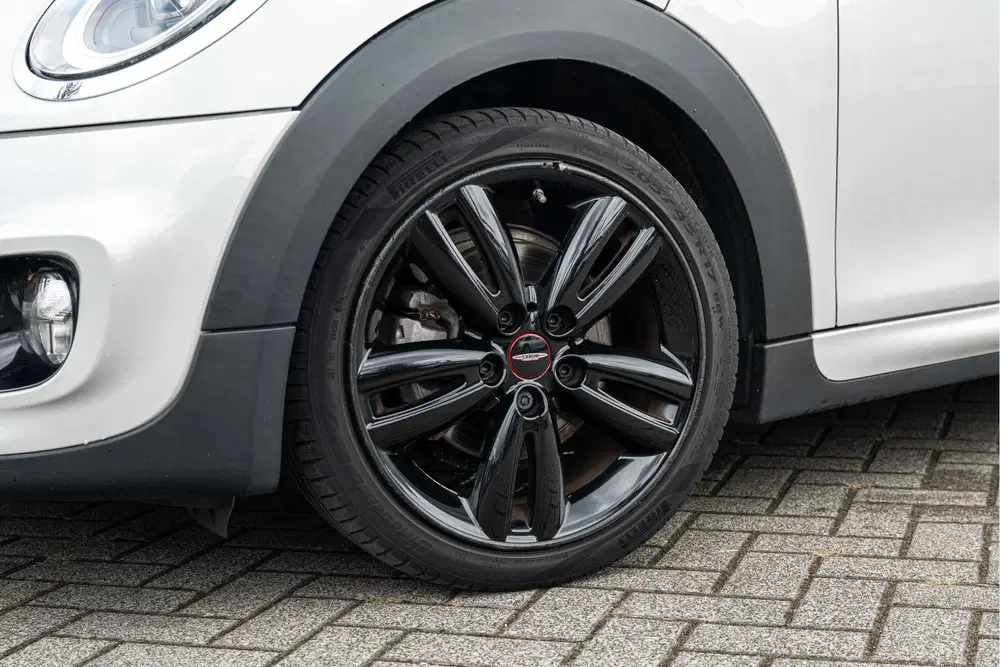 Mini Hatchback Cooper JCW uit 2019, foto 8