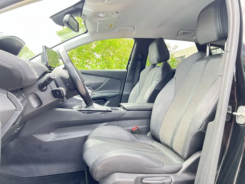 Peugeot 3008 1.2 PureTech Blue Lease Allure uit 2021, foto 3
