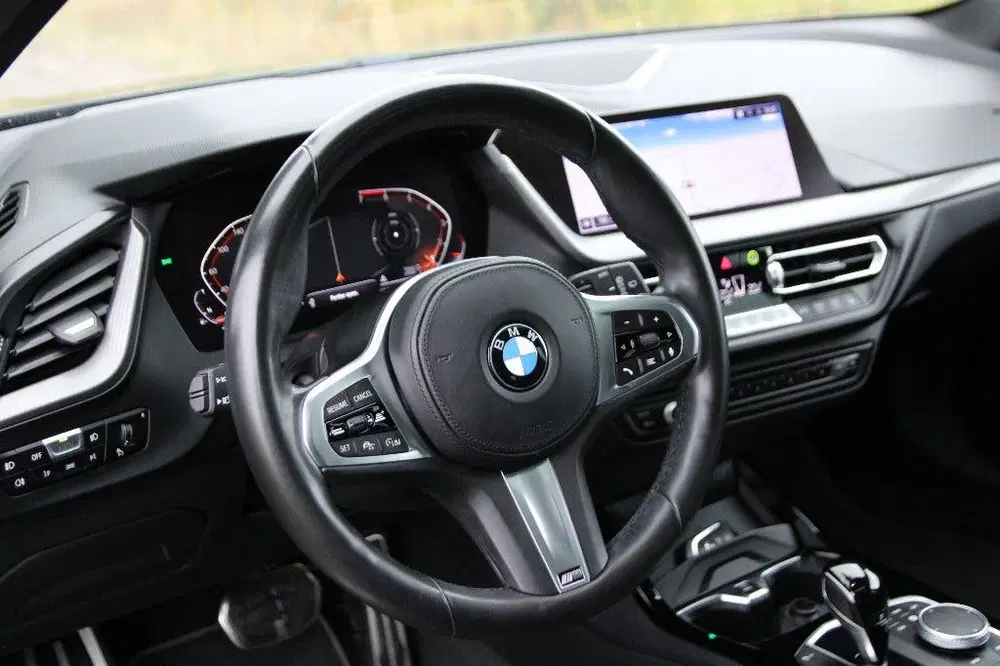 BMW 1-serie 118i AUT M-Sport volledig uit 2021, foto 2