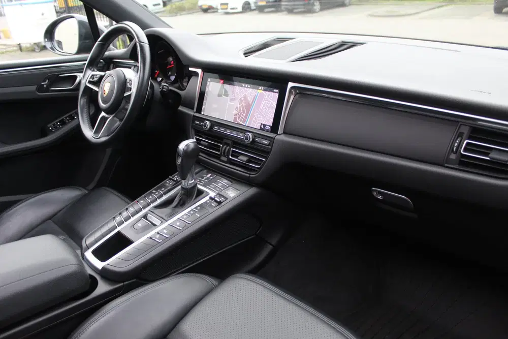 Porsche Macan 2.0 Panoramadak uit 2020, foto 2