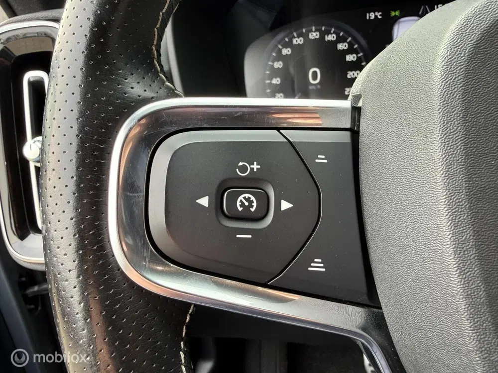 Volvo XC40 2.0 T4 R-Design 190PK LED uit 2019, foto 14