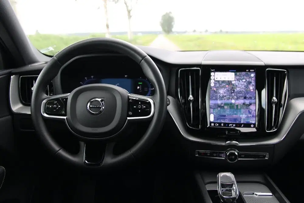 Volvo XC60 T6 Plug-in hybrid AWD Long Range uit 2022, foto 12