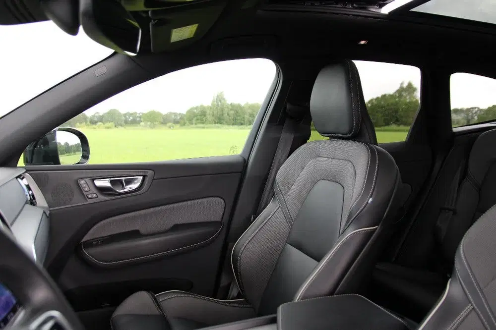 Volvo XC60 T6 Plug-in hybrid AWD Long Range uit 2022, foto 14