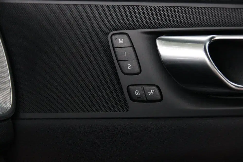 Volvo XC60 T6 Plug-in hybrid AWD Long Range uit 2022, foto 15