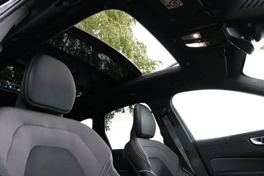 Volvo XC60 T6 Plug-in hybrid AWD Long Range uit 2022, foto 3