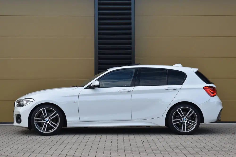 BMW 1-serie 118i Edition M Sport Shadow High Executive uit 2019, foto 2