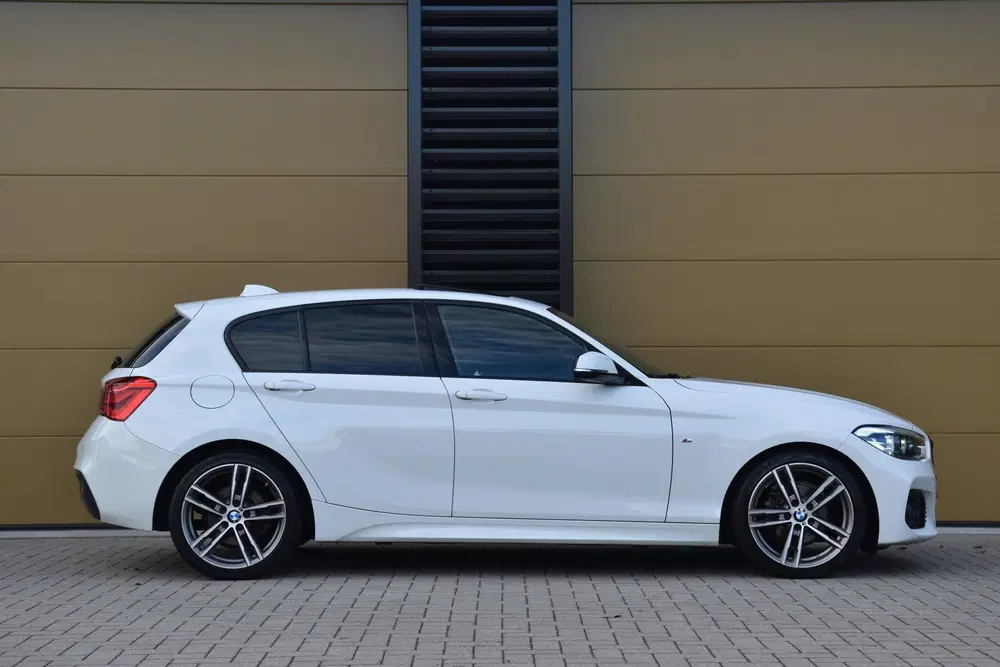 BMW 1-serie 118i Edition M Sport Shadow High Executive uit 2019, foto 4