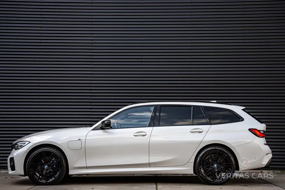 BMW 3-serie 330e xDrive 292PK uit 2020, foto 4