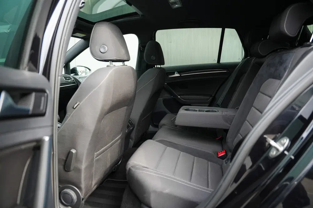 Volkswagen Golf 2.0 TSI 301 pk 4Motion R uit 2019, foto 15