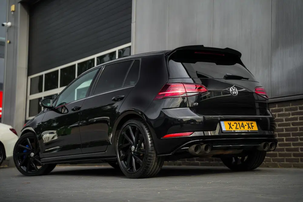 Volkswagen Golf 2.0 TSI 301 pk 4Motion R uit 2019, foto 2