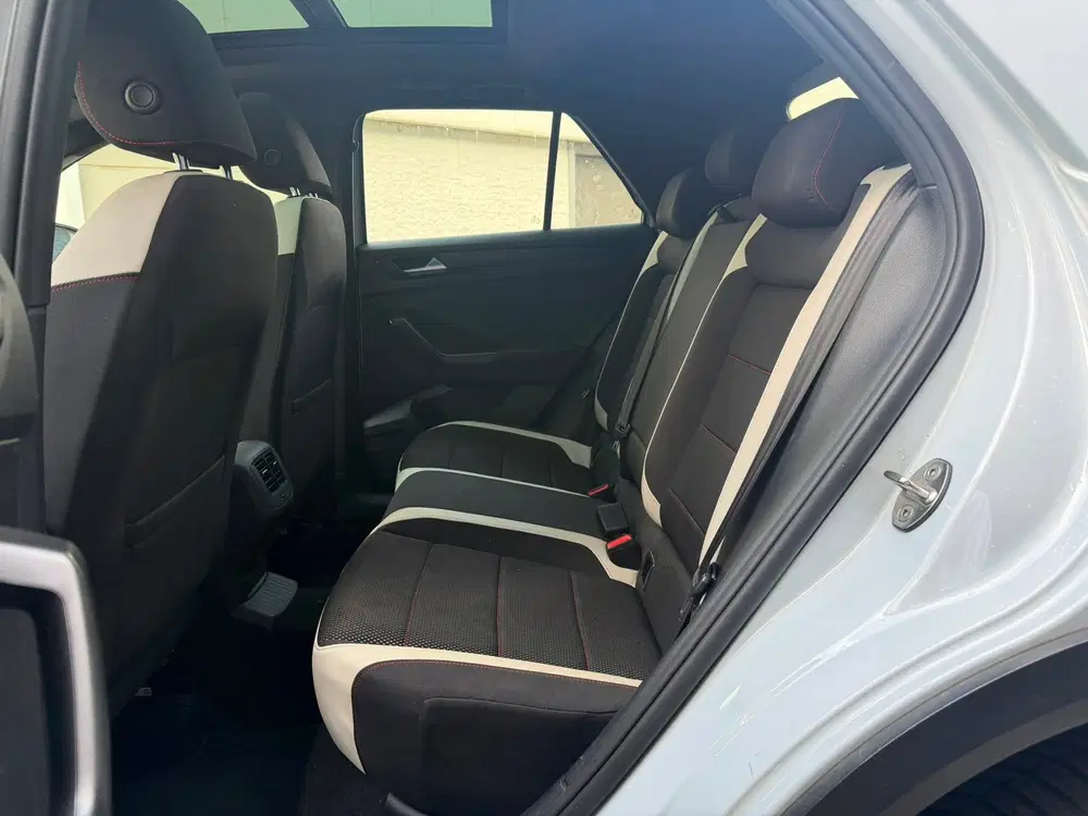 Volkswagen T-Roc 1.5 TSI Sport Business R-LINE uit 2019, foto 15