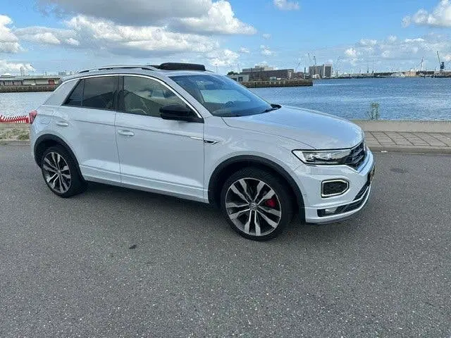 Volkswagen T-Roc 1.5 TSI Sport Business R-LINE uit 2019, foto 2