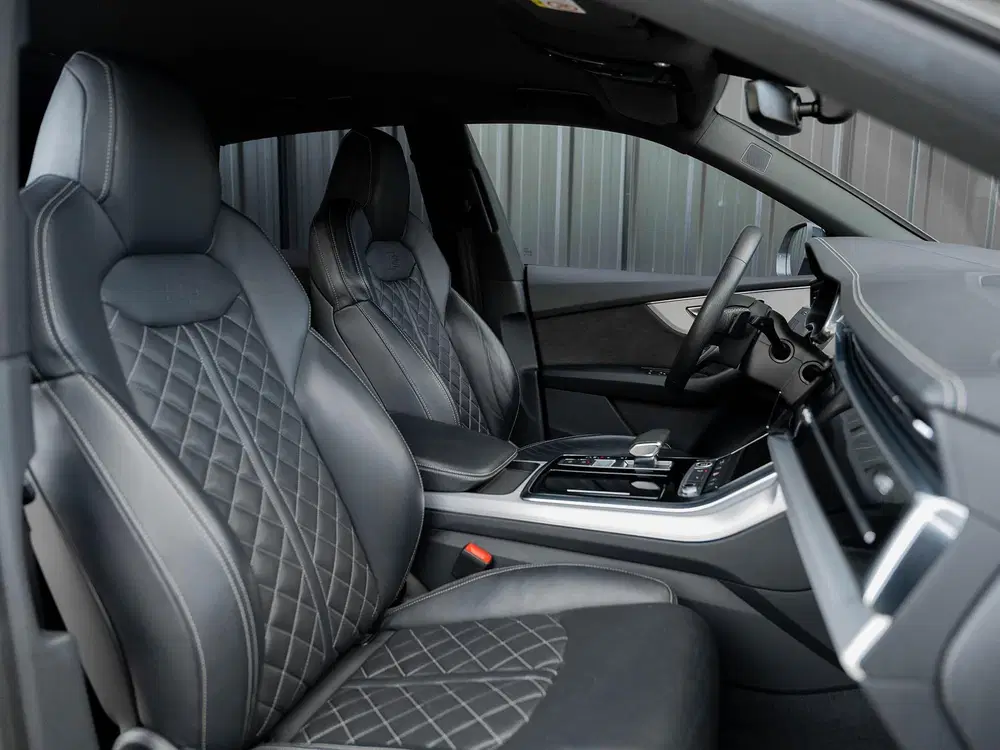 Audi Q8 55 TFSI e quattro Pro Line uit 2021, foto 2