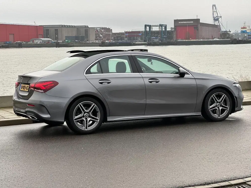 Mercedes-Benz A-Klasse 200 Business Solution AMG-PANORAMADAK uit 2020, foto 11