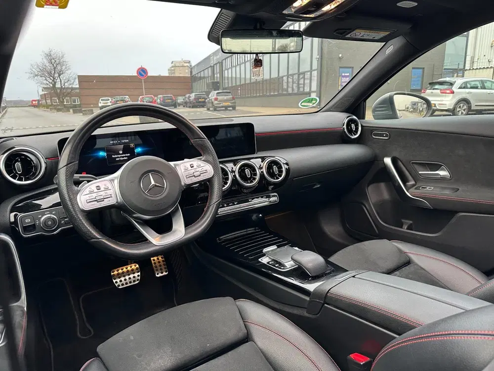 Mercedes-Benz A-Klasse 200 Business Solution AMG-PANORAMADAK uit 2020, foto 14