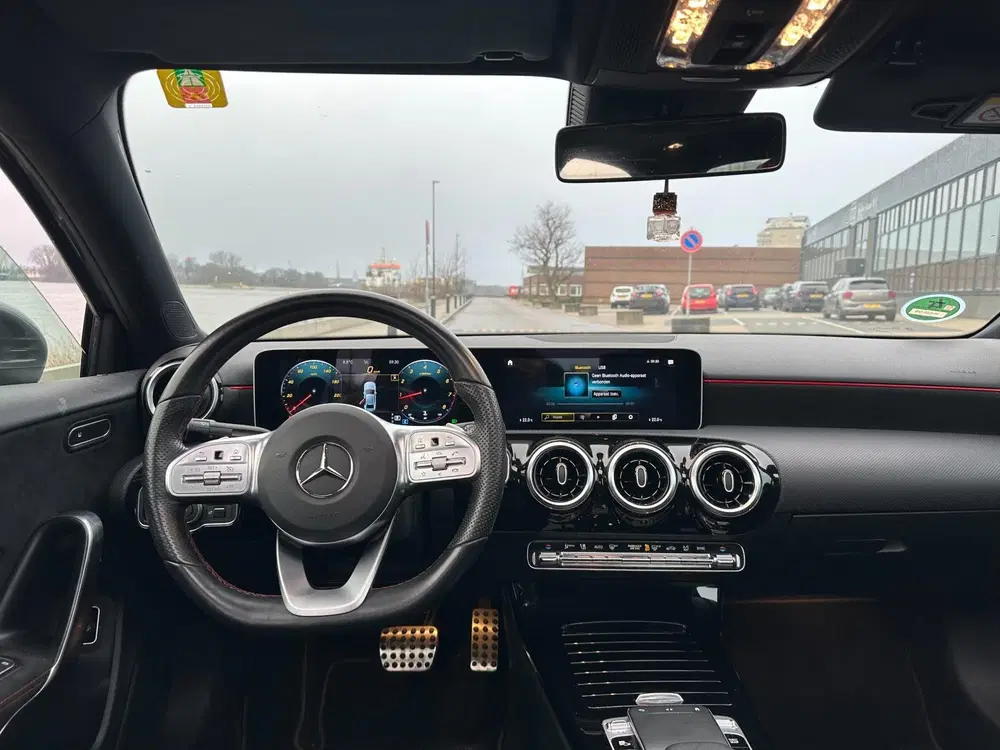 Mercedes-Benz A-Klasse 200 Business Solution AMG-PANORAMADAK uit 2020, foto 15