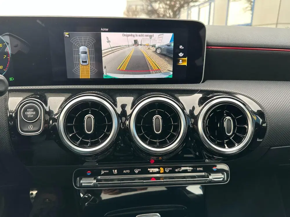 Mercedes-Benz A-Klasse 200 Business Solution AMG-PANORAMADAK uit 2020, foto 4
