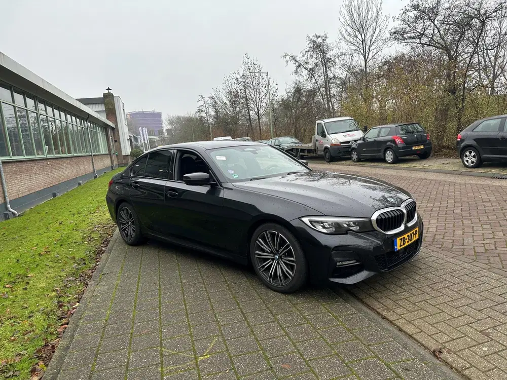BMW 3-serie 330i Executive Edition uit 2019, foto 10