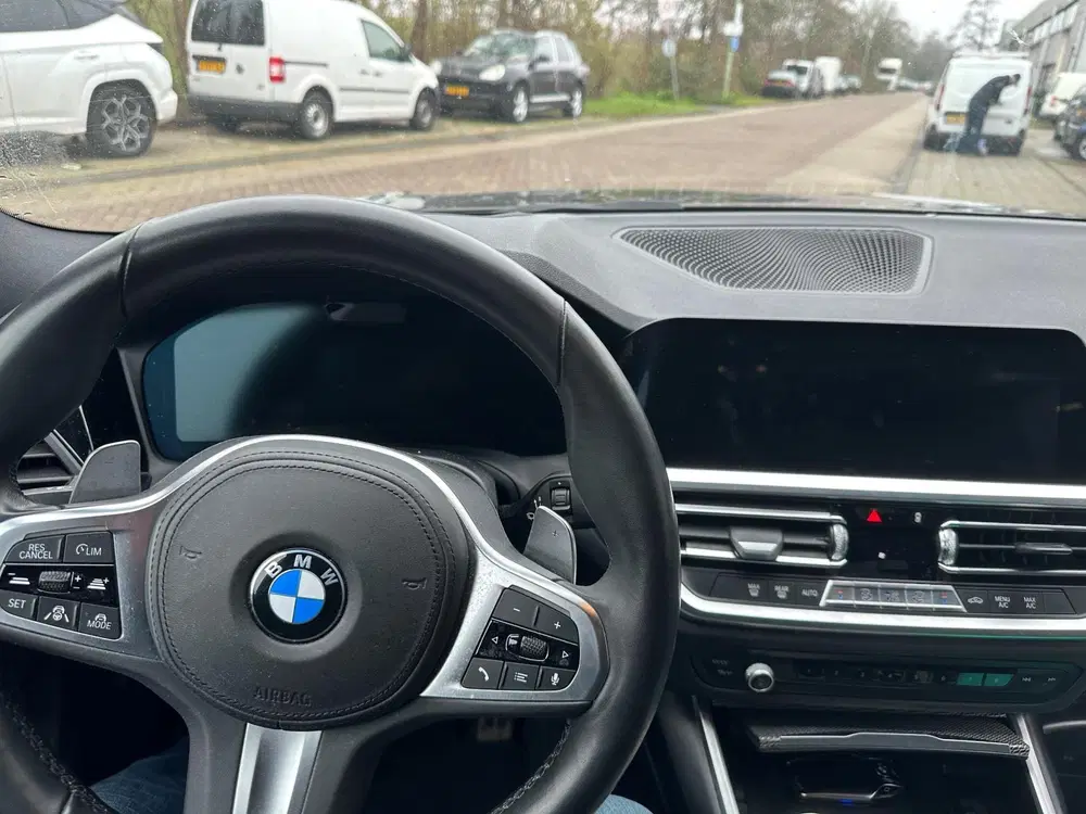 BMW 3-serie 330i Executive Edition uit 2019, foto 12