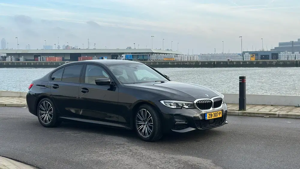 BMW 3-serie 330i Executive Edition uit 2019, foto 2