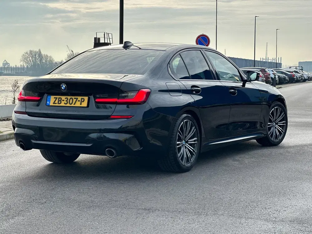 BMW 3-serie 330i Executive Edition uit 2019, foto 4