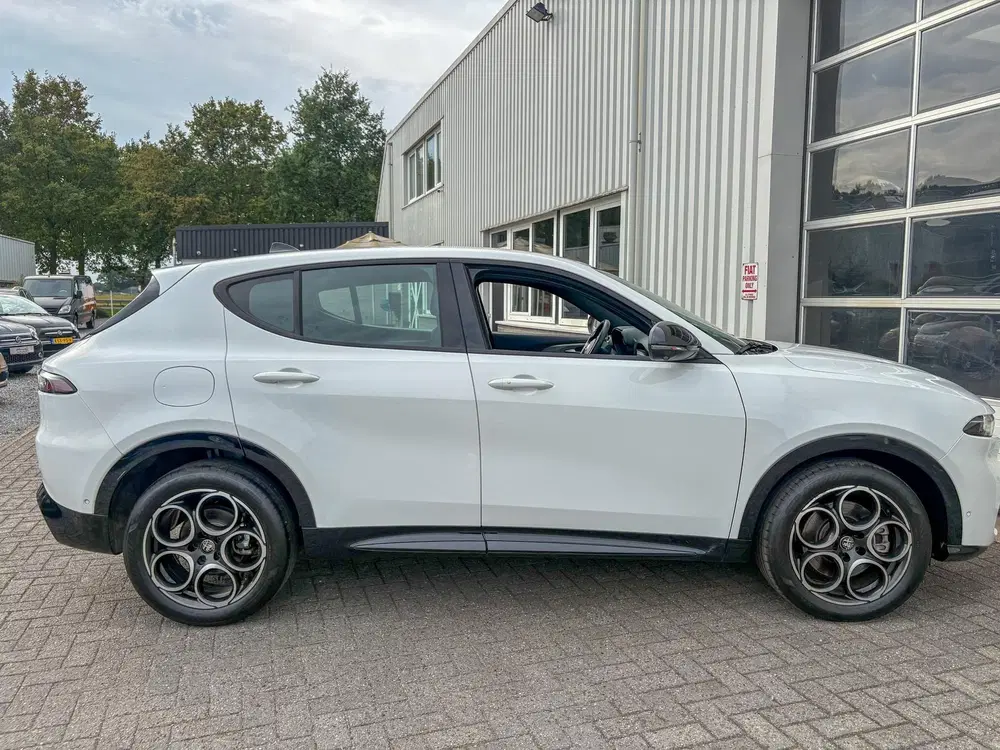 Alfa Romeo Tonale 1.5T Hybrid Ti uit 2025, foto 10