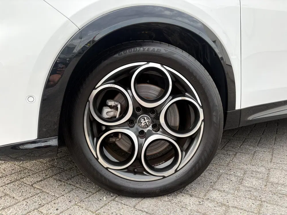 Alfa Romeo Tonale 1.5T Hybrid Ti uit 2025, foto 3