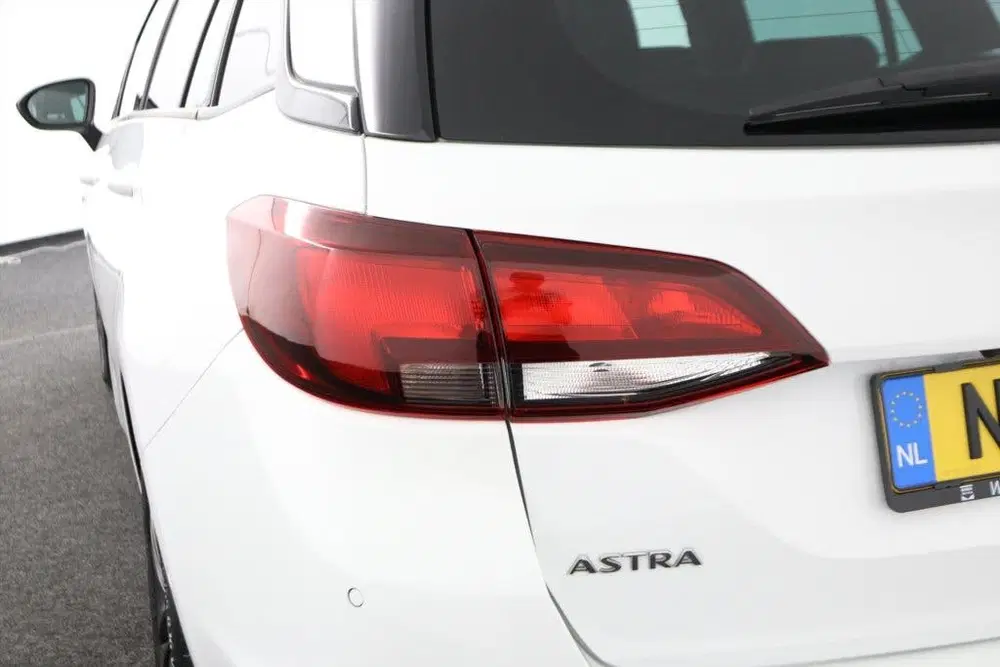 Opel Astra 1.2 TURBO DESIGN & TECH 110PK ECC uit 2021, foto 13