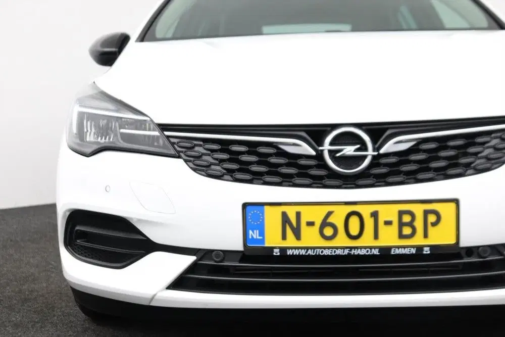 Opel Astra 1.2 TURBO DESIGN & TECH 110PK ECC uit 2021, foto 4