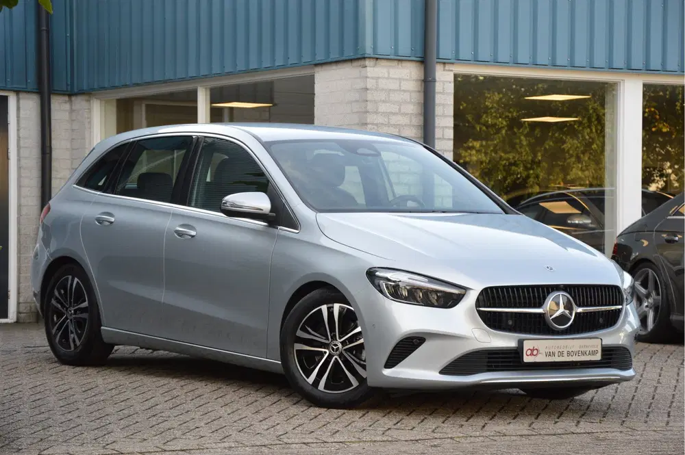 Mercedes-Benz B-Klasse 180 Business Line AUTOMAAT uit 2024, foto 2