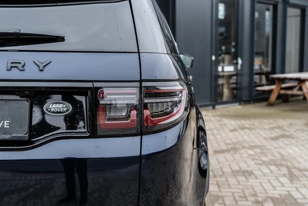Land Rover Discovery Sport P300e 1.5 R-Dynamic HSE PANO VOL uit 2020, foto 10