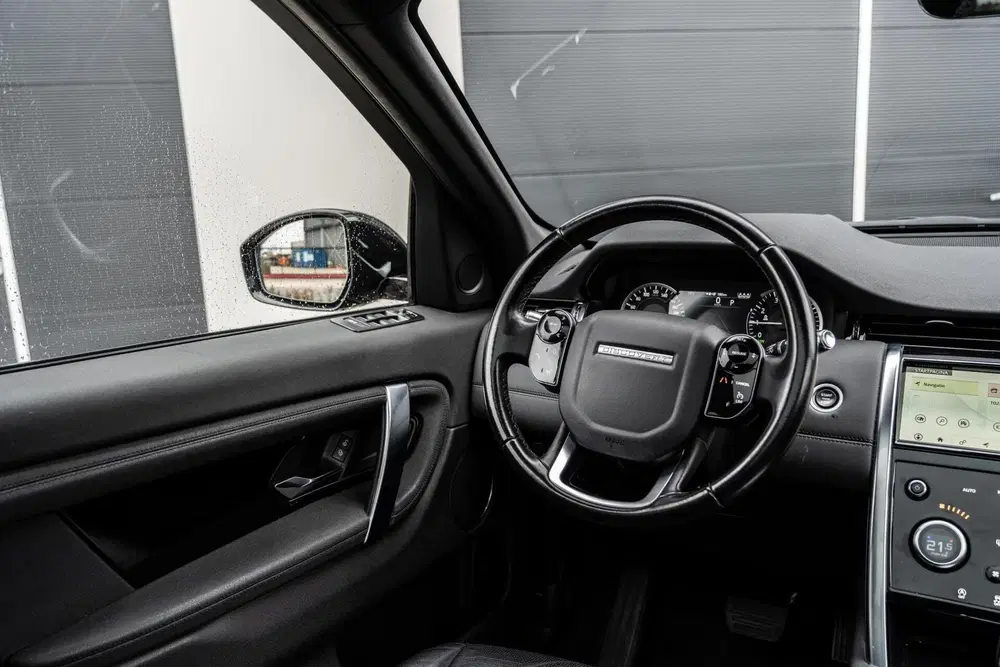Land Rover Discovery Sport P300e 1.5 R-Dynamic HSE PANO VOL uit 2020, foto 15