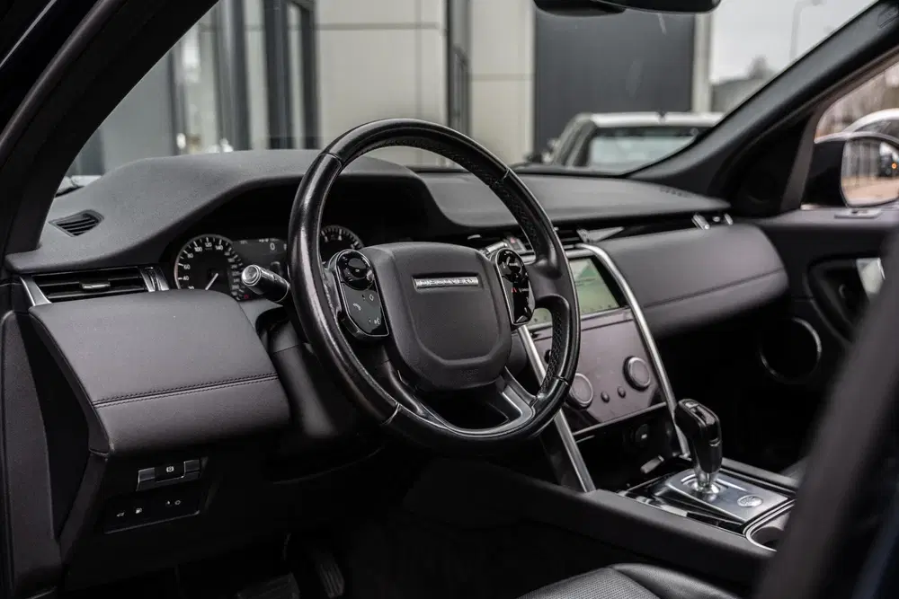 Land Rover Discovery Sport P300e 1.5 R-Dynamic HSE PANO VOL uit 2020, foto 8