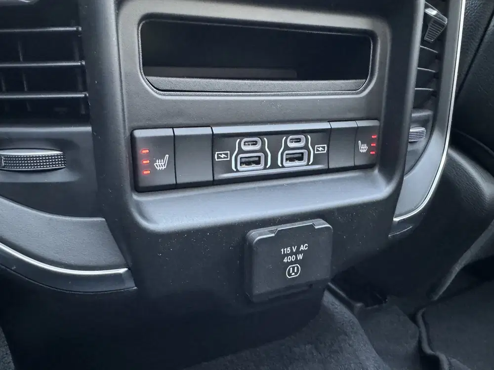Dodge RAM Laramie Sport 425 PK uit 2025, foto 8