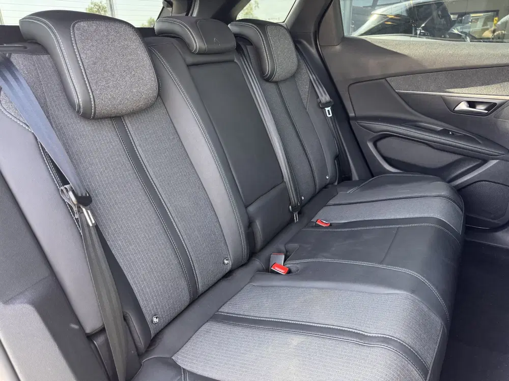 Peugeot 3008 1.6 HYbrid 225 Allure Pack uit 2023, foto 14