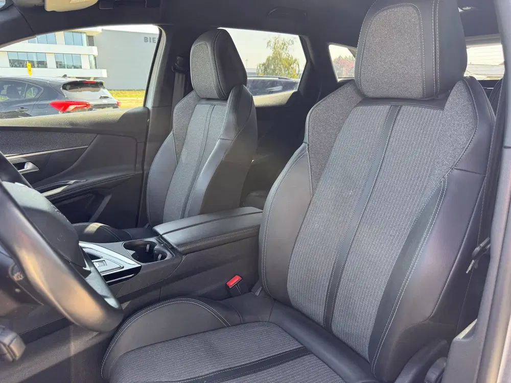 Peugeot 3008 1.6 HYbrid 225 Allure Pack uit 2023, foto 6