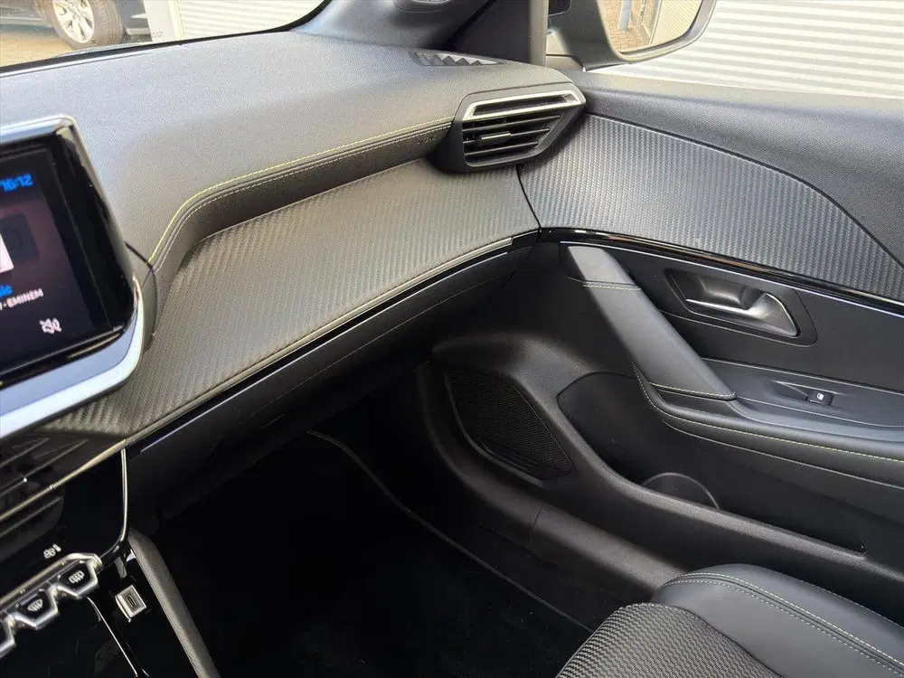 Peugeot 208 1.2T 100pk Hybrid Automaat GT uit 2024, foto 11