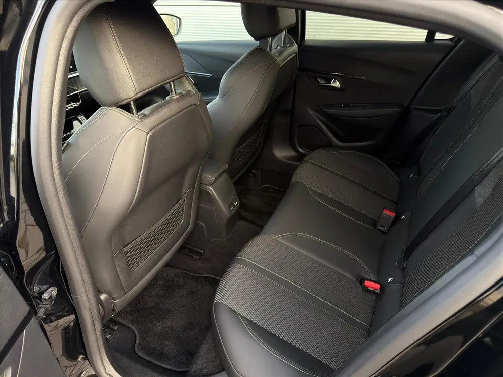 Peugeot 208 1.2T 100pk Hybrid Automaat GT uit 2024, foto 15