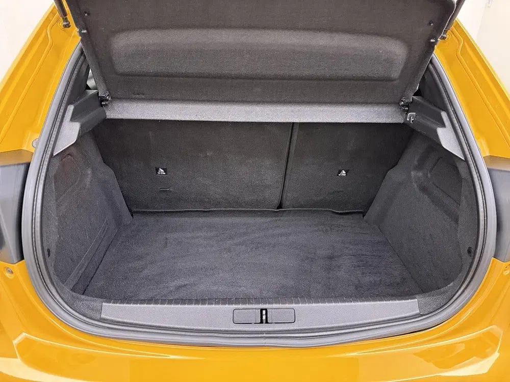 Peugeot 208 GT 136pk 50 kWh uit 2023, foto 11
