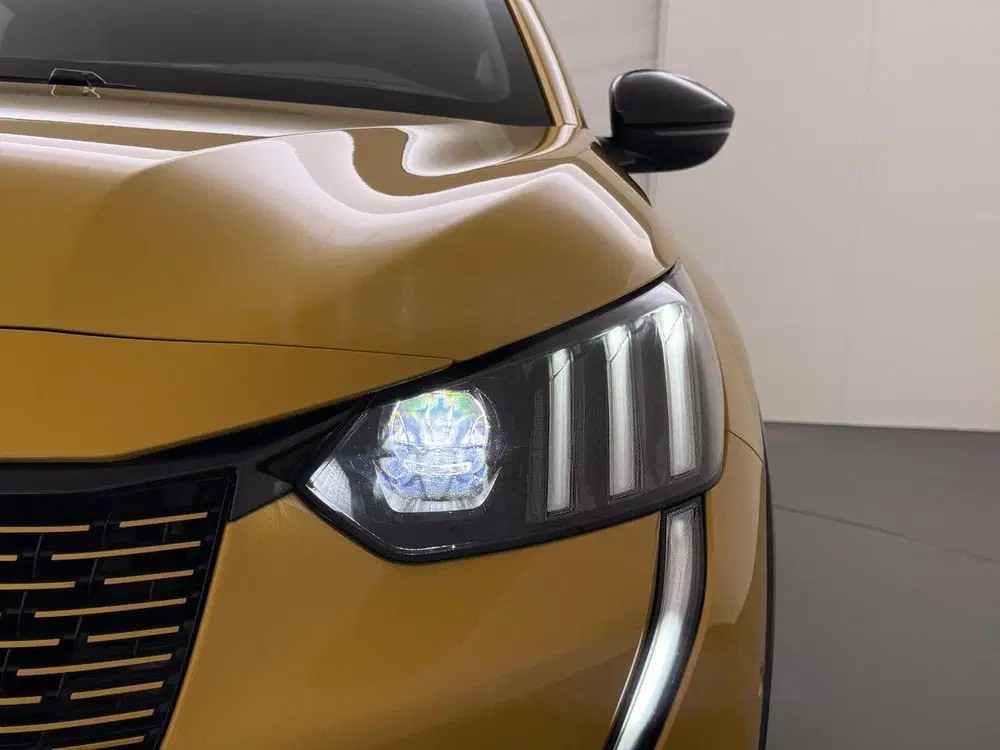Peugeot 208 GT 136pk 50 kWh uit 2023, foto 13