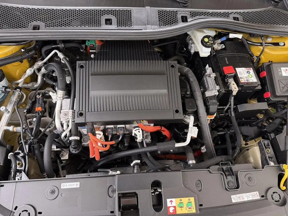 Peugeot 208 GT 136pk 50 kWh uit 2023, foto 14