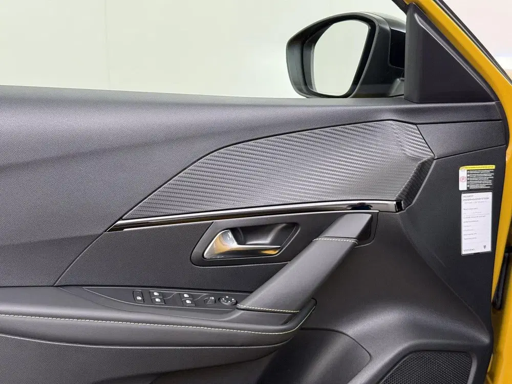Peugeot 208 GT 136pk 50 kWh uit 2023, foto 15
