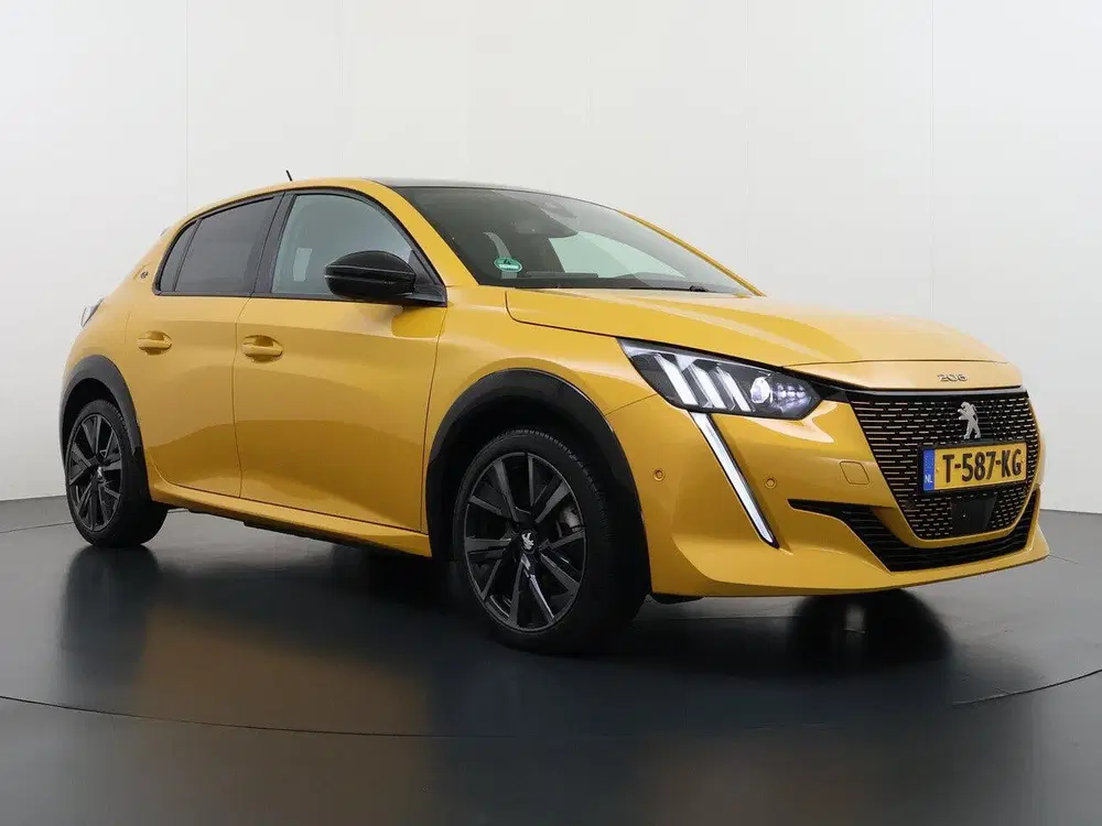 Peugeot 208 GT 136pk 50 kWh uit 2023, foto 2