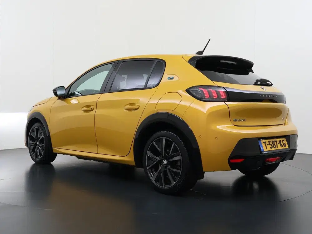Peugeot 208 GT 136pk 50 kWh uit 2023, foto 5