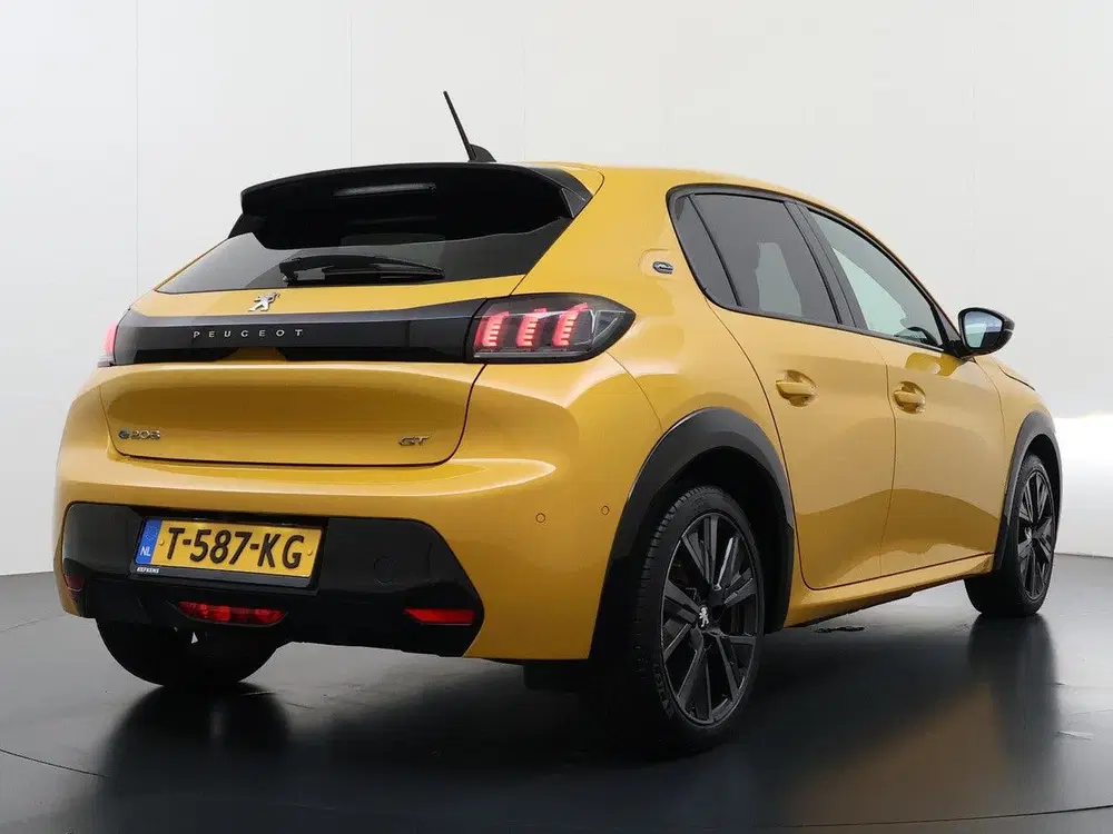Peugeot 208 GT 136pk 50 kWh uit 2023, foto 7