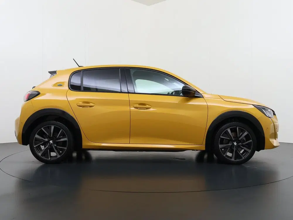 Peugeot 208 GT 136pk 50 kWh uit 2023, foto 8