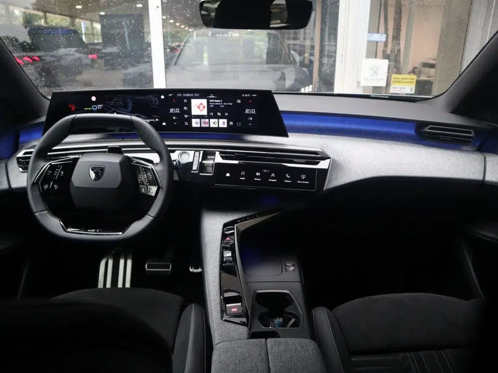 Peugeot 5008 GT Plug-in Hybride 225PK e-DCS7 Automaat 7 uit 2025, foto 6