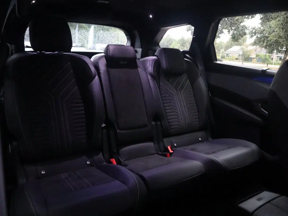 Peugeot 5008 GT Plug-in Hybride 225PK e-DCS7 Automaat 7 uit 2025, foto 8