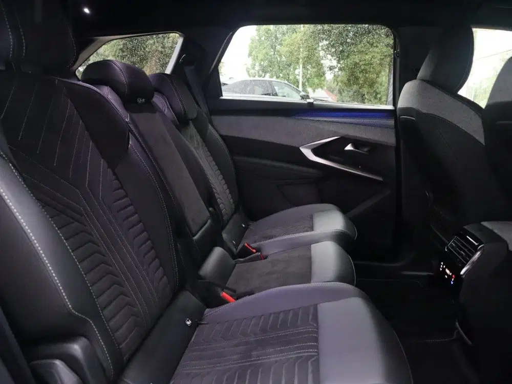 Peugeot 5008 GT Plug-in Hybride 225PK e-DCS7 Automaat 7 uit 2025, foto 9