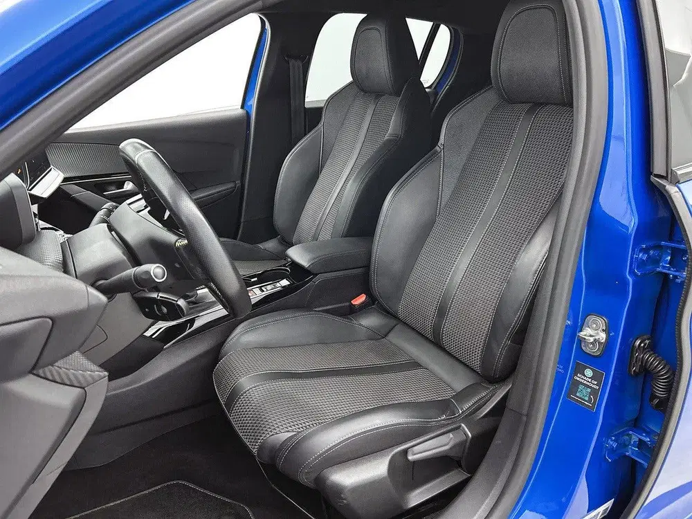 Peugeot 208 1.2 GT uit 2021, foto 10